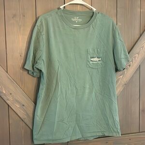 Men’s Medium Vineyard Vines short sleeved t shirt
